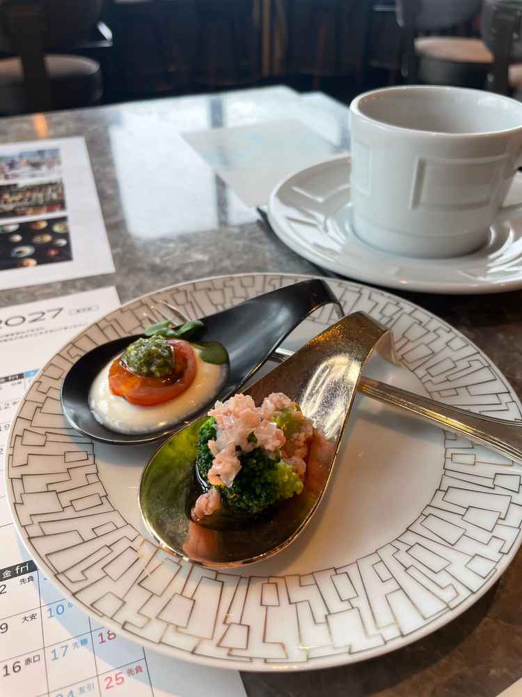 ゲストにウェルカムフードとして提供可能な、カプレーゼとブロッコリー。