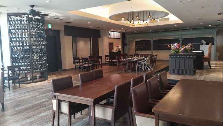 少人数向けの宴会会場です。ベビールームの配慮や、水の流れる壇上が魅力的でした。