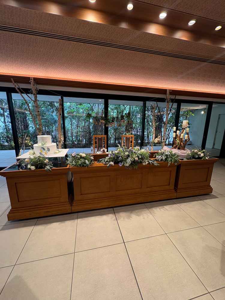 一つ目の披露宴会場。ナチュラルな印象だった。