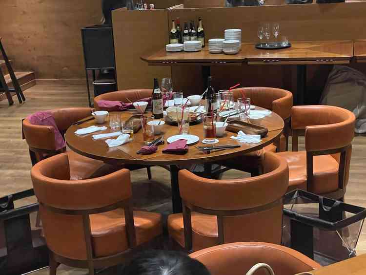 6人で座れるテーブル席