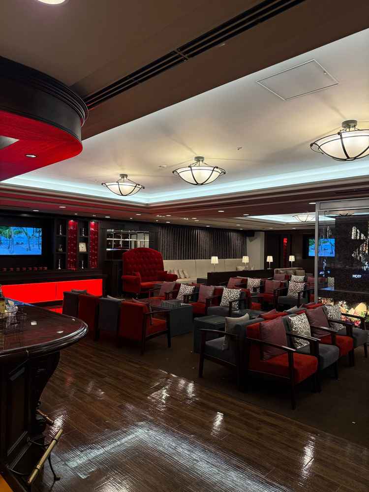 披露宴と挙式の間にウェルカムドリンクを飲んで待っていられるスペース。