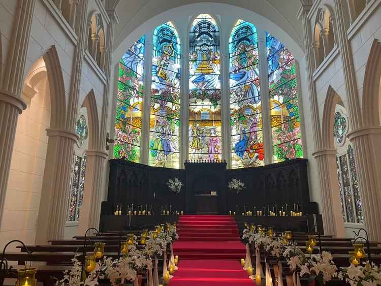 ステンドグラスが素敵なチャペル。見学前から1番気になっていたこの場所。生で見ても圧巻。