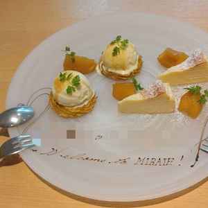 デザートプレートにはメッセージを書いてくださりました。どれも美味しくお腹いっぱいになりました。