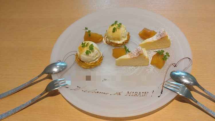 デザートプレートにはメッセージを書いてくださりました。どれも美味しくお腹いっぱいになりました。