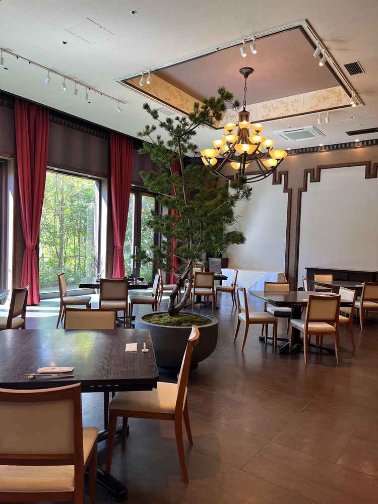 ガーデンルームの披露宴会場。