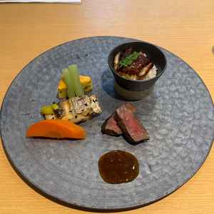 個人的に魚のマスタードソースがとても好みでした。結婚式場には珍しいひつまぶしもすごく美味しかったです