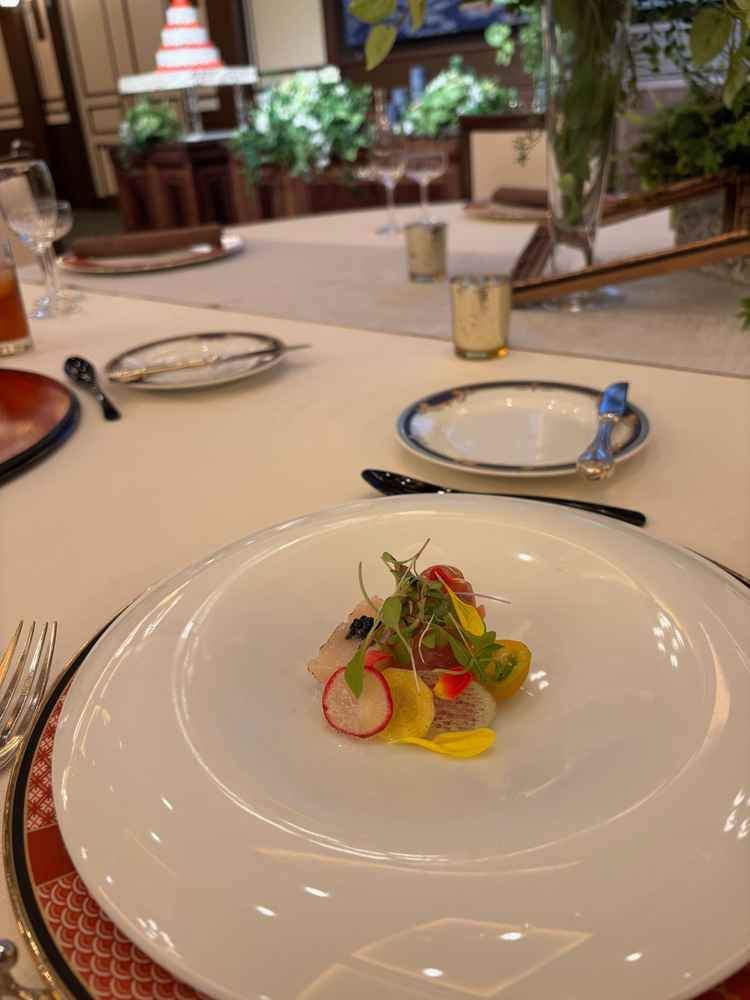 実際に披露宴で振る舞われる料理もいただいた。