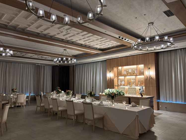 披露宴会場はカーテンを閉めても暗くなりすぎず、程よい雰囲気がありました。