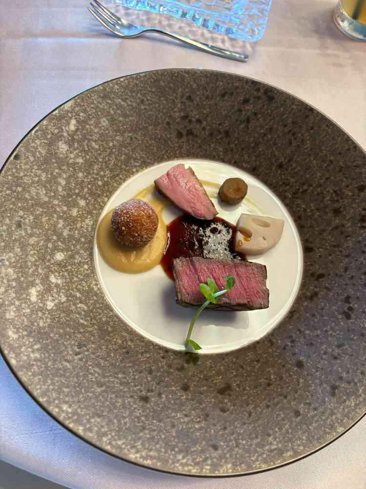 試食会のメインのお肉の写真です。お肉がとにかく柔らかかった。