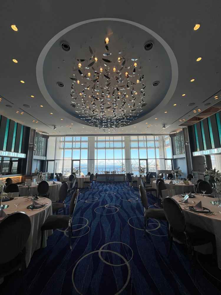 海をイメージだ会場と実際の景色はから人も楽しませてくれる素敵な空間でした。