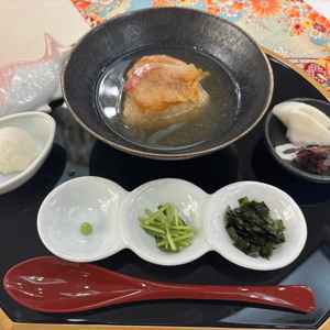 料理は和食のみ、素材の味を生かしたシンプルな印象。
