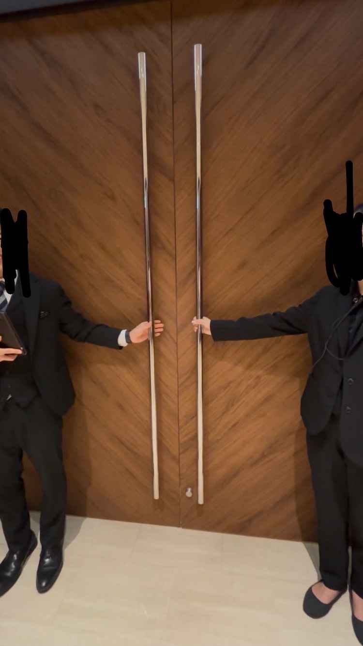 チャペルに入る際、当日の雰囲気を味わうために、演出してくださいました。