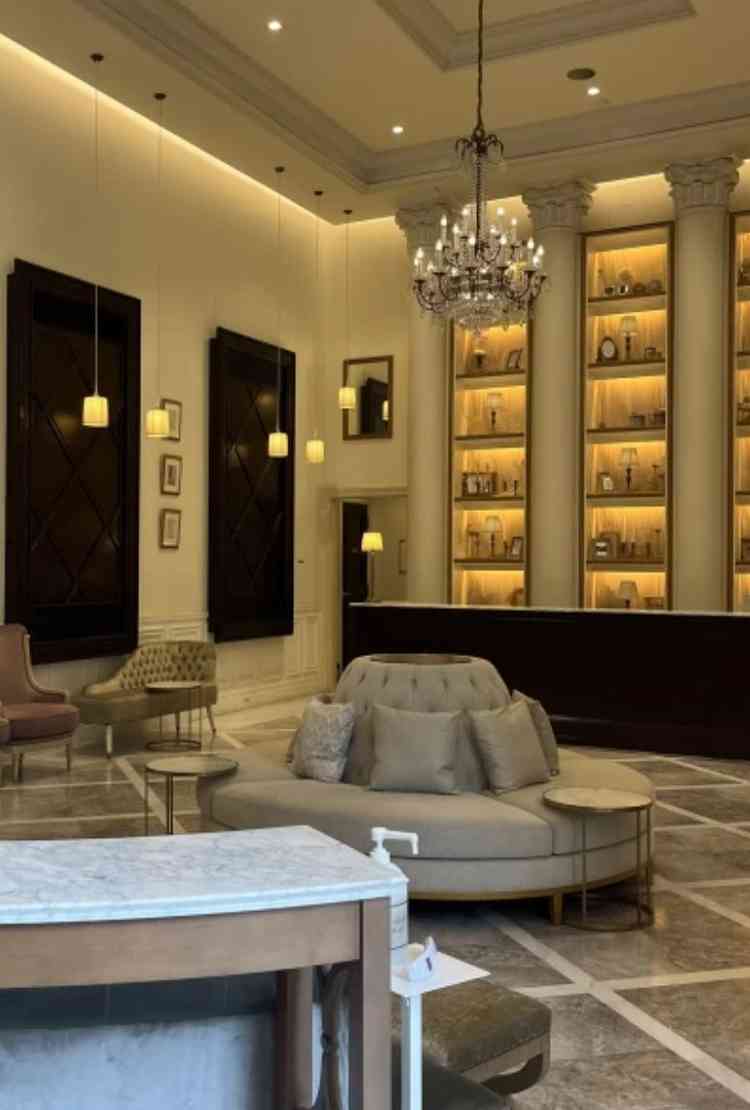 ロビーですが、少人数だとお食事会場にされる方もいるようです。