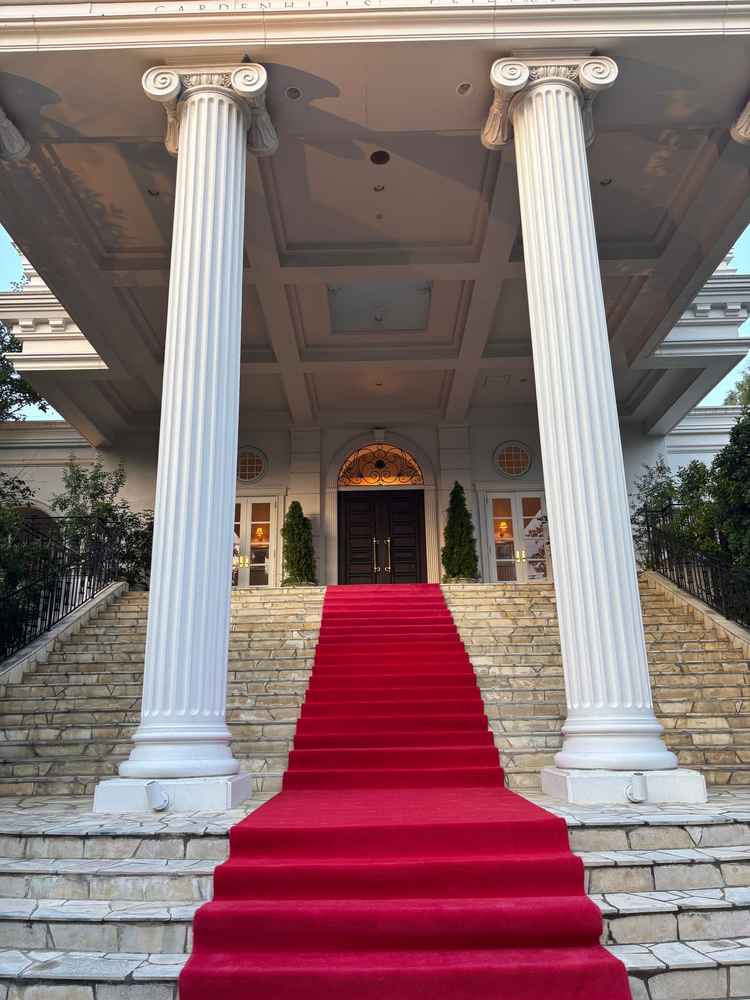 チャペルに入る前の階段です。