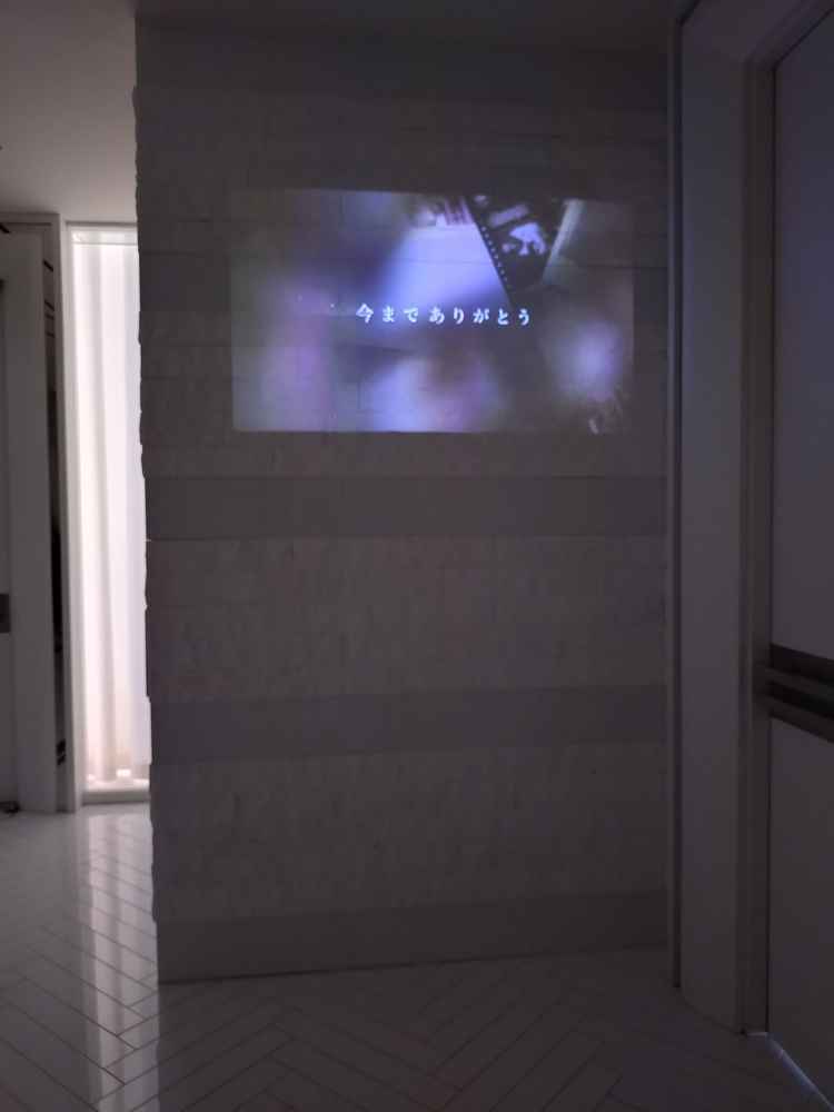 挙式前のスペースにて、両親へ動画にて感謝を伝える事ができるとのこと