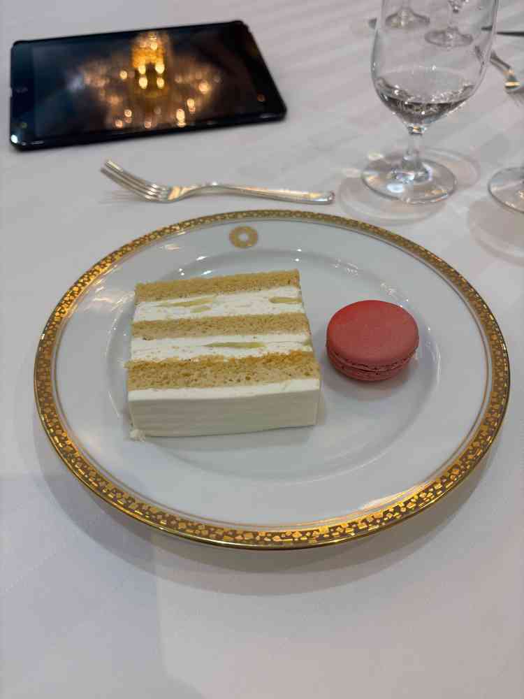 有名なスーパーショートケーキも試食させて頂きました。これもゲストの方がとても喜ぶと思いました。