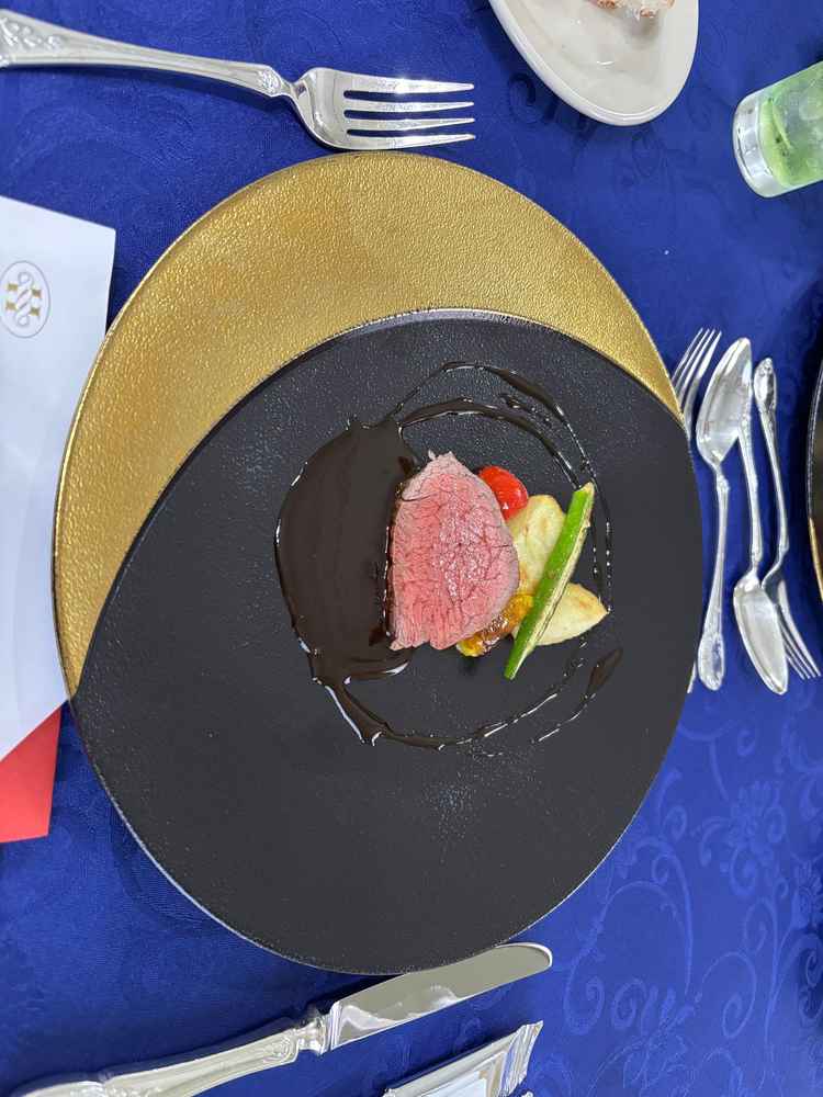 コース料理のひとつ。仙台牛を使用していて地元を感じられる1品。