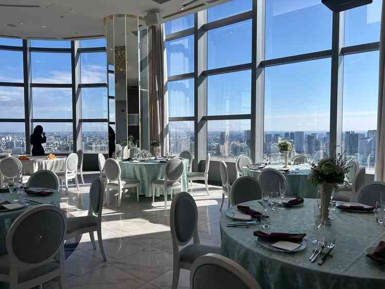 披露宴会場。パノラマ窓の絶景が素晴らしくて感動しました。スカイツリーも見えます！