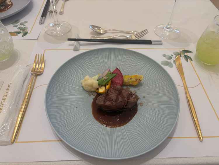 試食でいただいたお肉。シェフのこだわりを感じられる美味しい一品でした。