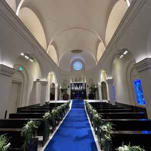 チャペル:バージンロードが長くて素敵