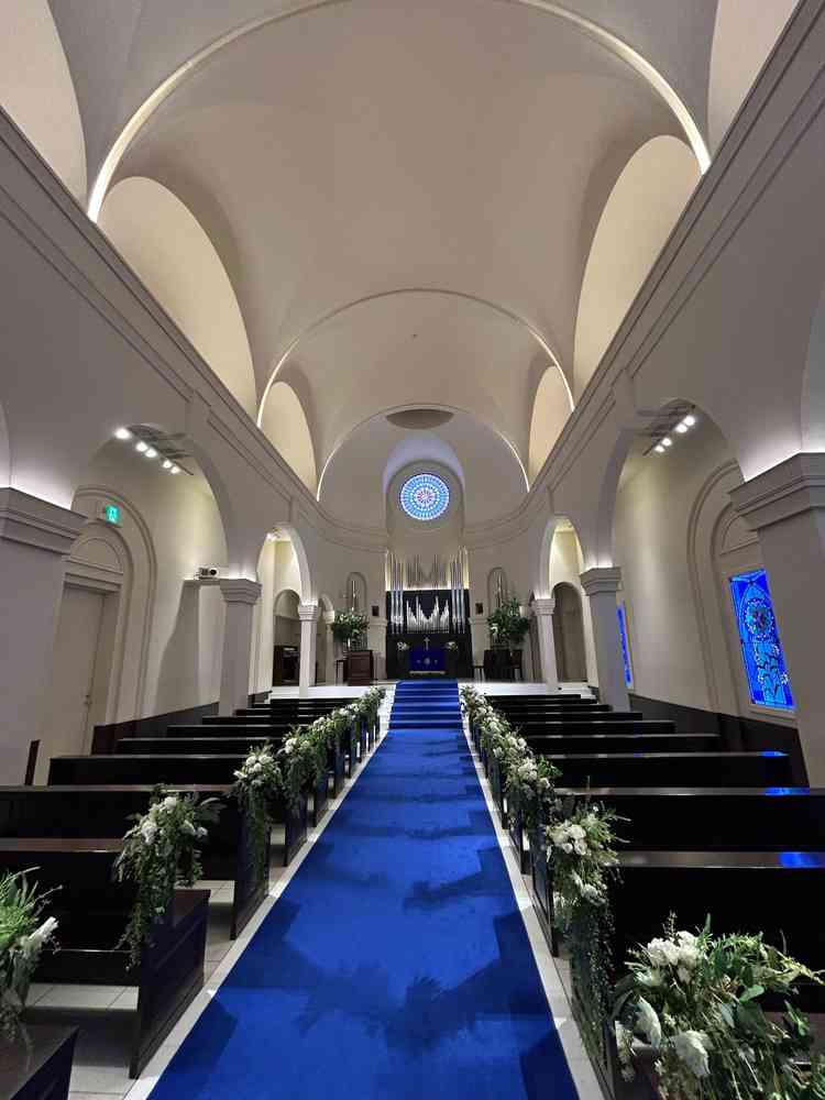 チャペル：バージンロードが長くて素敵