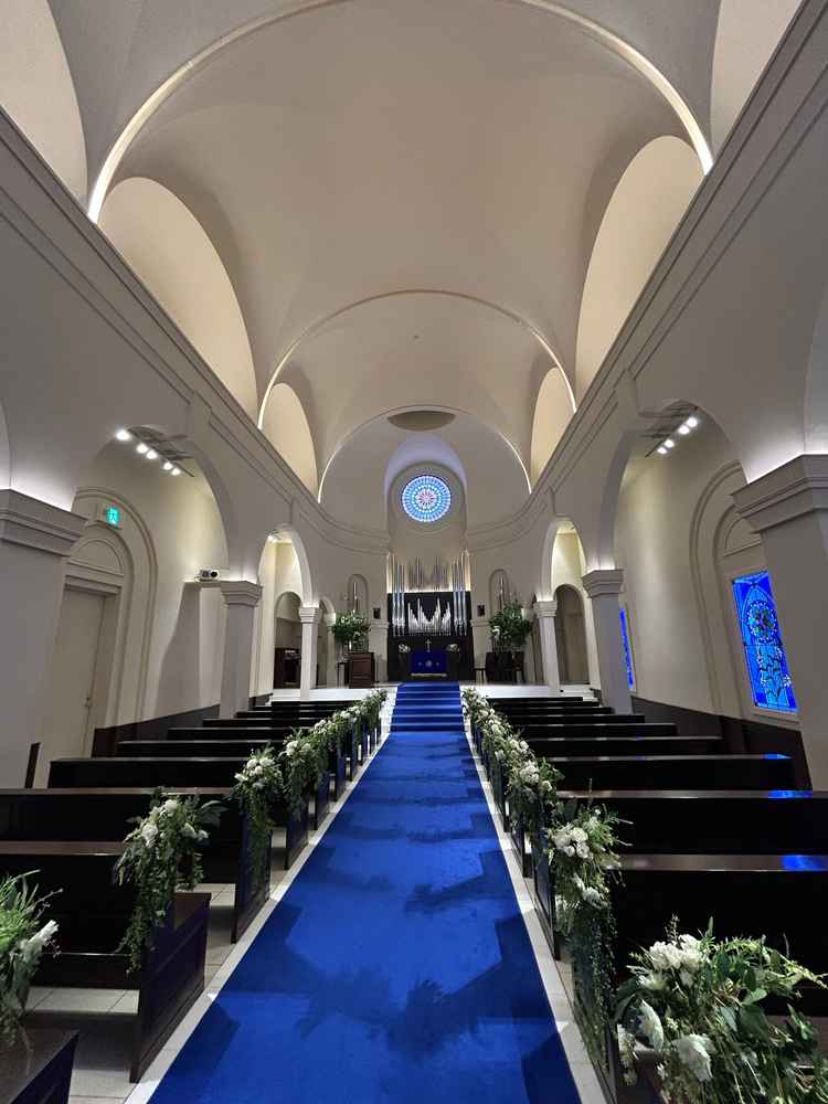 チャペル：バージンロードが長くて素敵