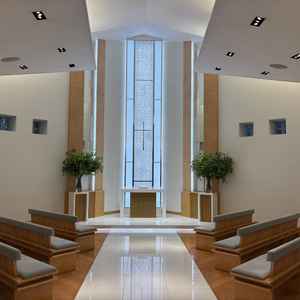 高さがあり、清潔感のあるチャペルでした。