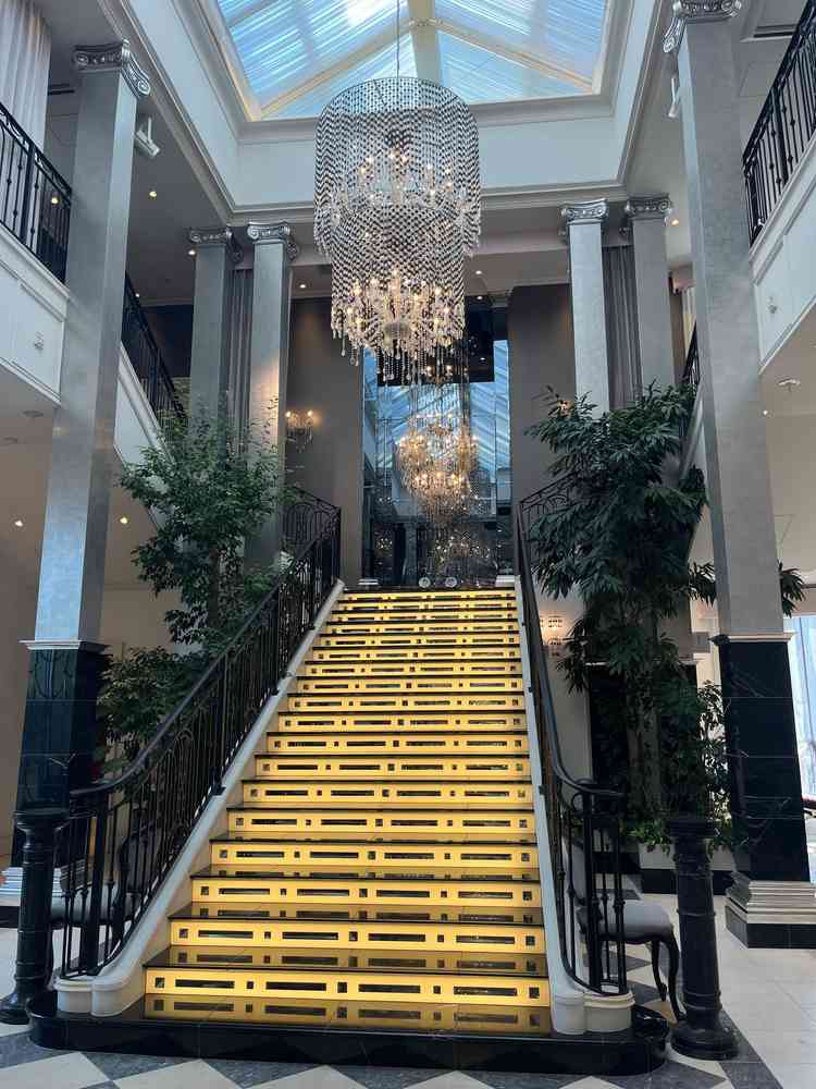 別の披露宴会場の階段