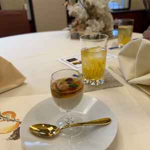 ノンアルコールカクテルと前菜の豆乳と出汁のジュレ