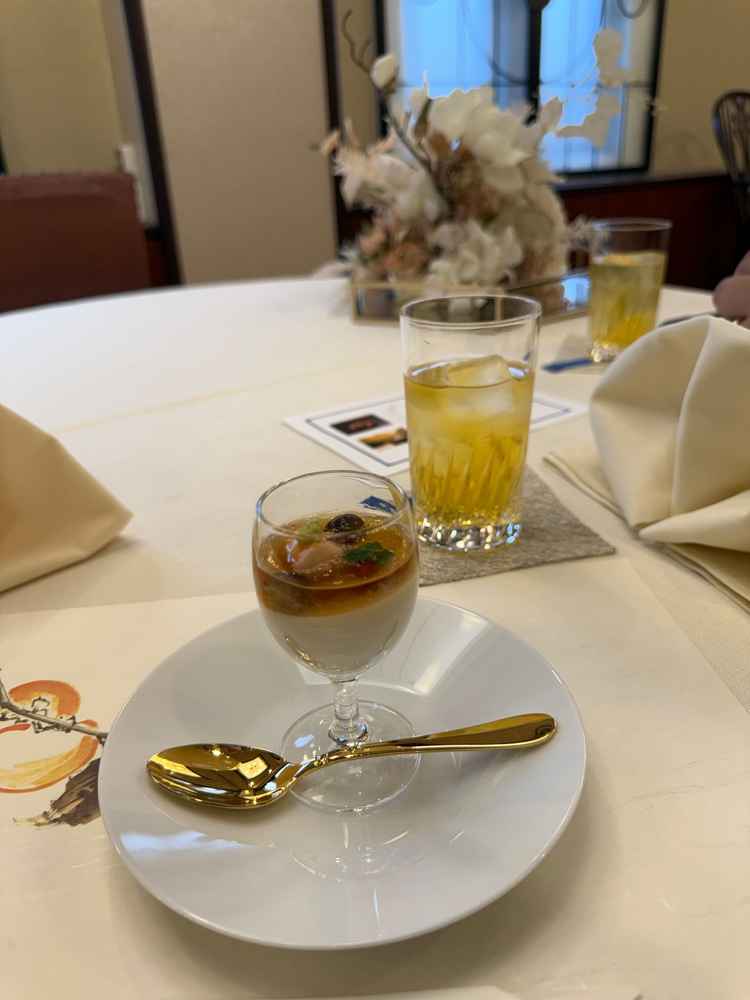 ノンアルコールカクテルと前菜の豆乳と出汁のジュレ