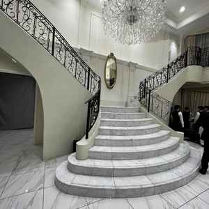 披露宴会場の階段です。壮大でした。