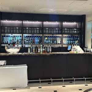 披露宴会場にあるバーカウンターです。当日はスタッフの方が直接ドリンクを作成してくれます。