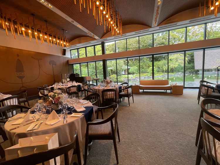 披露宴会場と中庭