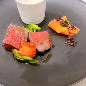 赤身のお肉がとても美味しかったです。また、メッセージカードも添えてあり、感動してお持ち帰りしました。