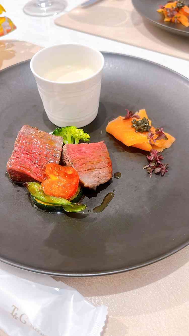 赤身のお肉がとても美味しかったです。また、メッセージカードも添えてあり、感動してお持ち帰りしました。