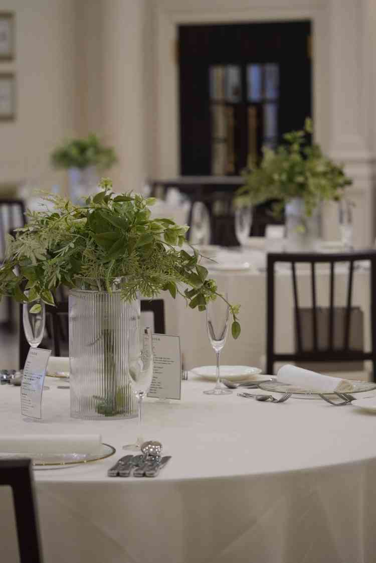 見学日はシンプルな装飾でしたが、自分たち好みの配色やお花が飾れるとの説明を受けました。