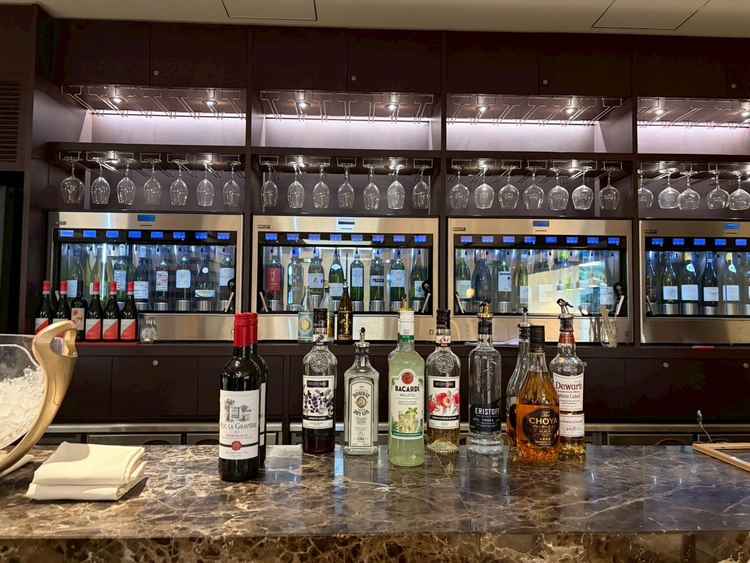 披露宴会場にあったバーです。お酒好きなゲストにはたまらないと思いました！