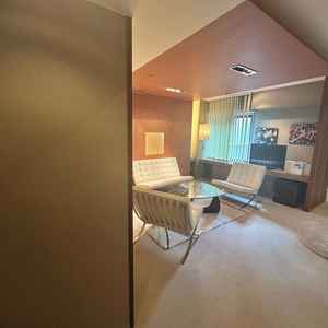 プライズルームは広くゆったりとした空間で、式前の時間を心地よく過ごせそうです