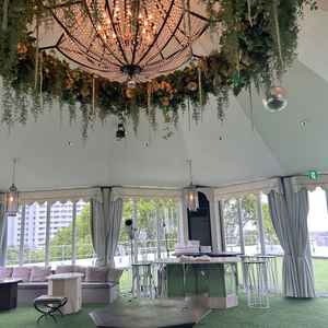 この部屋に移動してデザートブッフェができるそうです