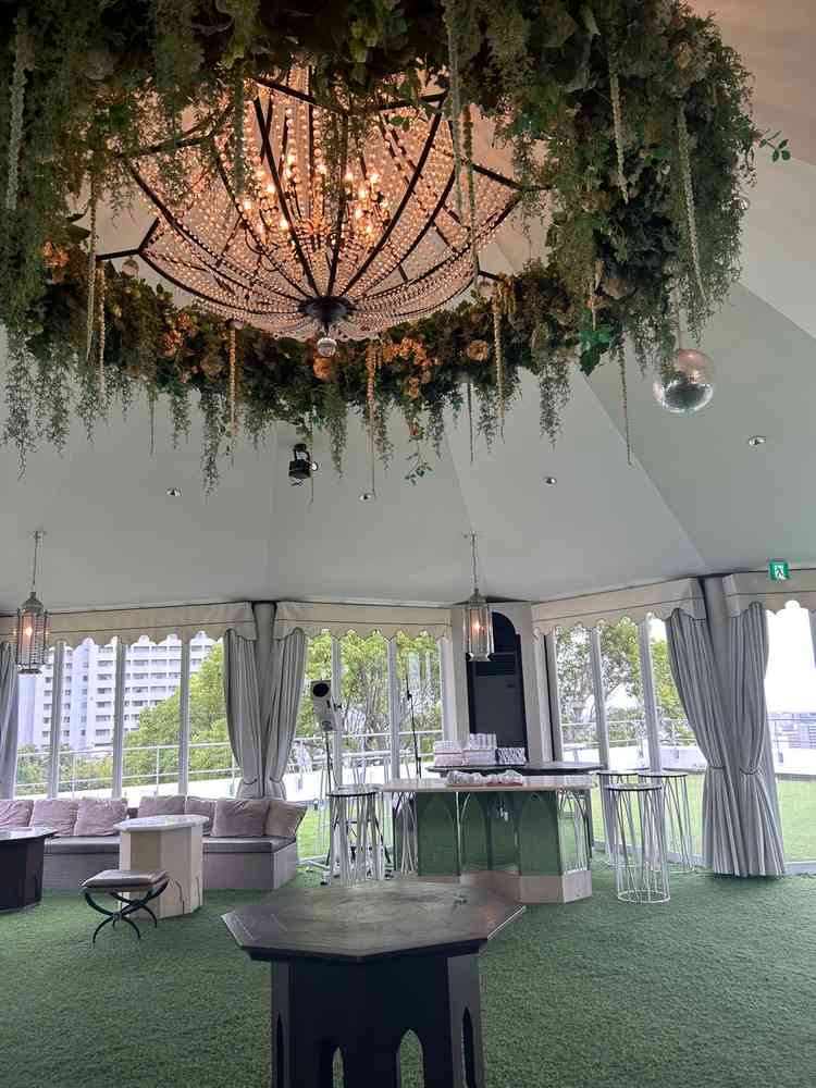 この部屋に移動してデザートブッフェができるそうです