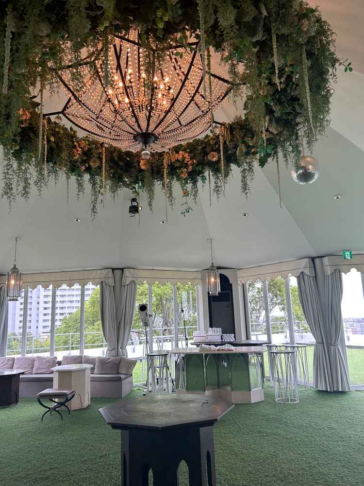 この部屋に移動してデザートブッフェができるそうです