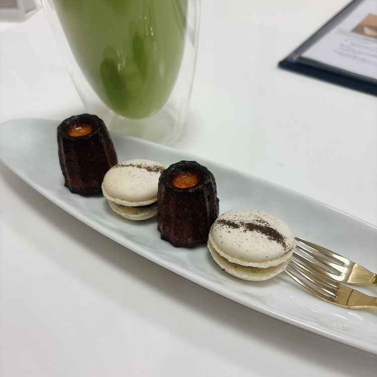 ウェルカムドリンクとお茶菓子