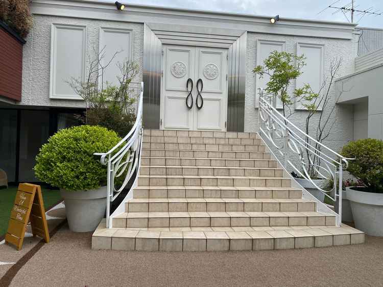 チャペル入場前の階段