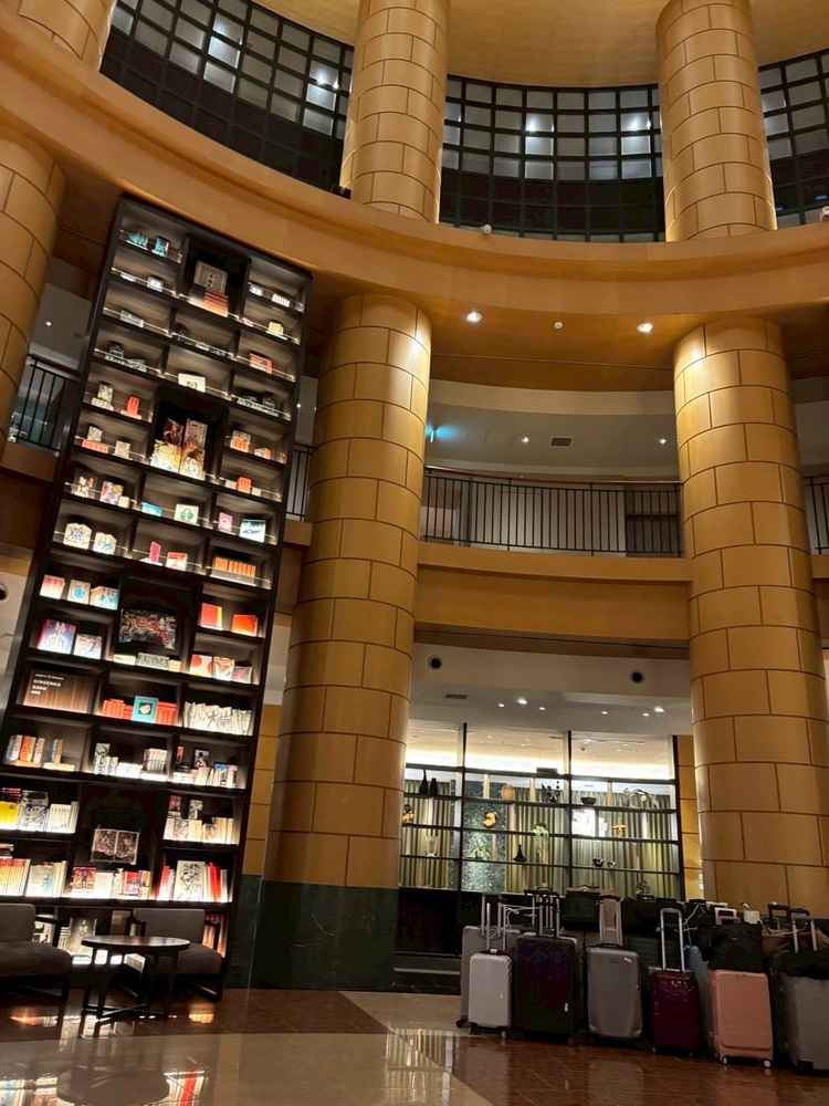 控え室に行く前に通るロビーです。圧巻でした！