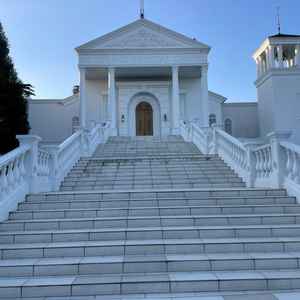 チャペル（外から）：階段にところどころ黒ずんだ汚れがあり気になってしまった