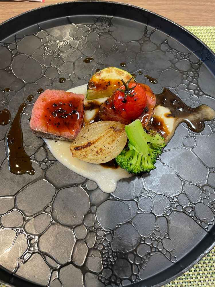 試食。国産牛ロースがとても柔らかくソースも濃すぎない味付けで美味しかった。