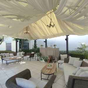 披露宴会場の前庭にあったテラス