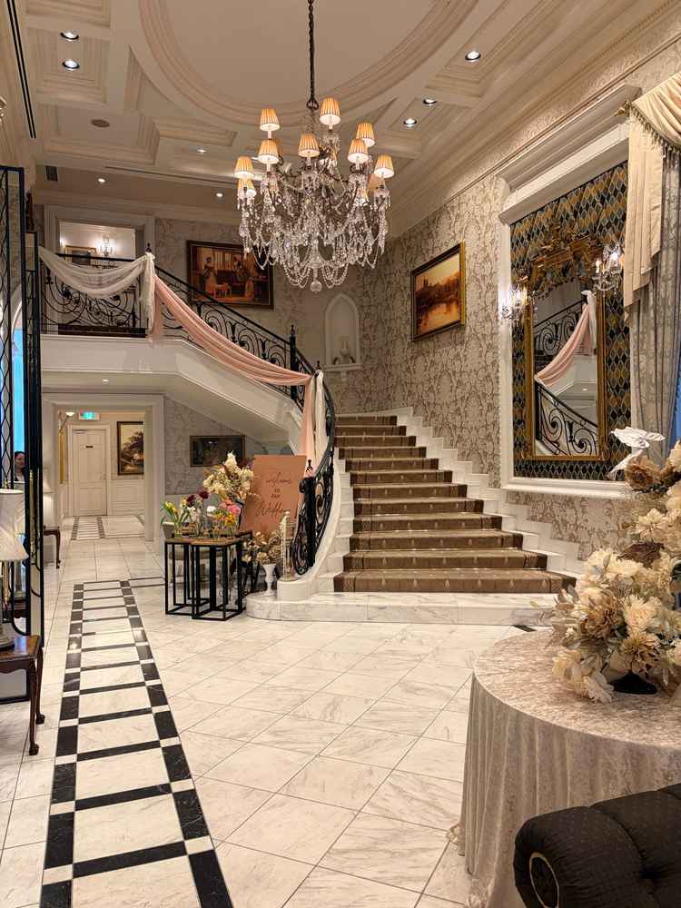 別館のロビー。前撮りの写真をここで撮る方も多いとのこと。