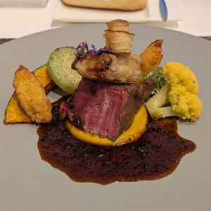 料理。パンに好きな名前を印字できる。