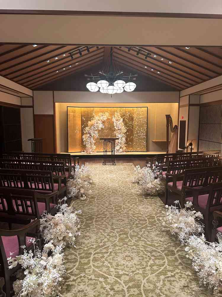 チャペルは和と洋が混ざった雰囲気でとても良かったです。